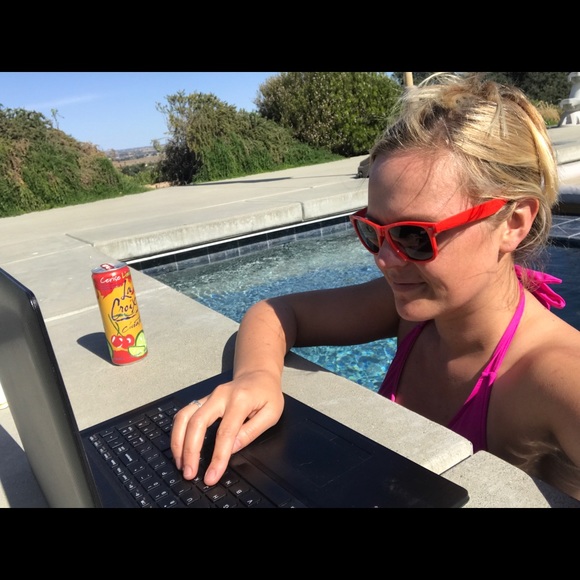 Meet your Posher, Carolyn - Picture 1 of 2